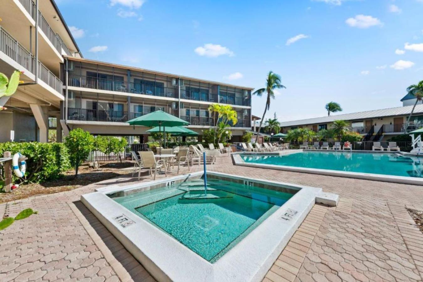 Caribbean Beach Club Fort Myers Beach Bagian luar foto