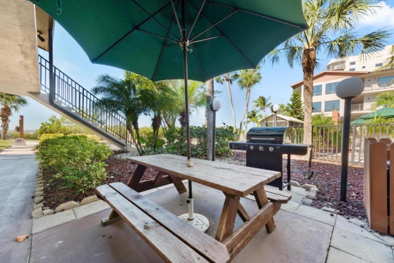 Caribbean Beach Club Fort Myers Beach Bagian luar foto