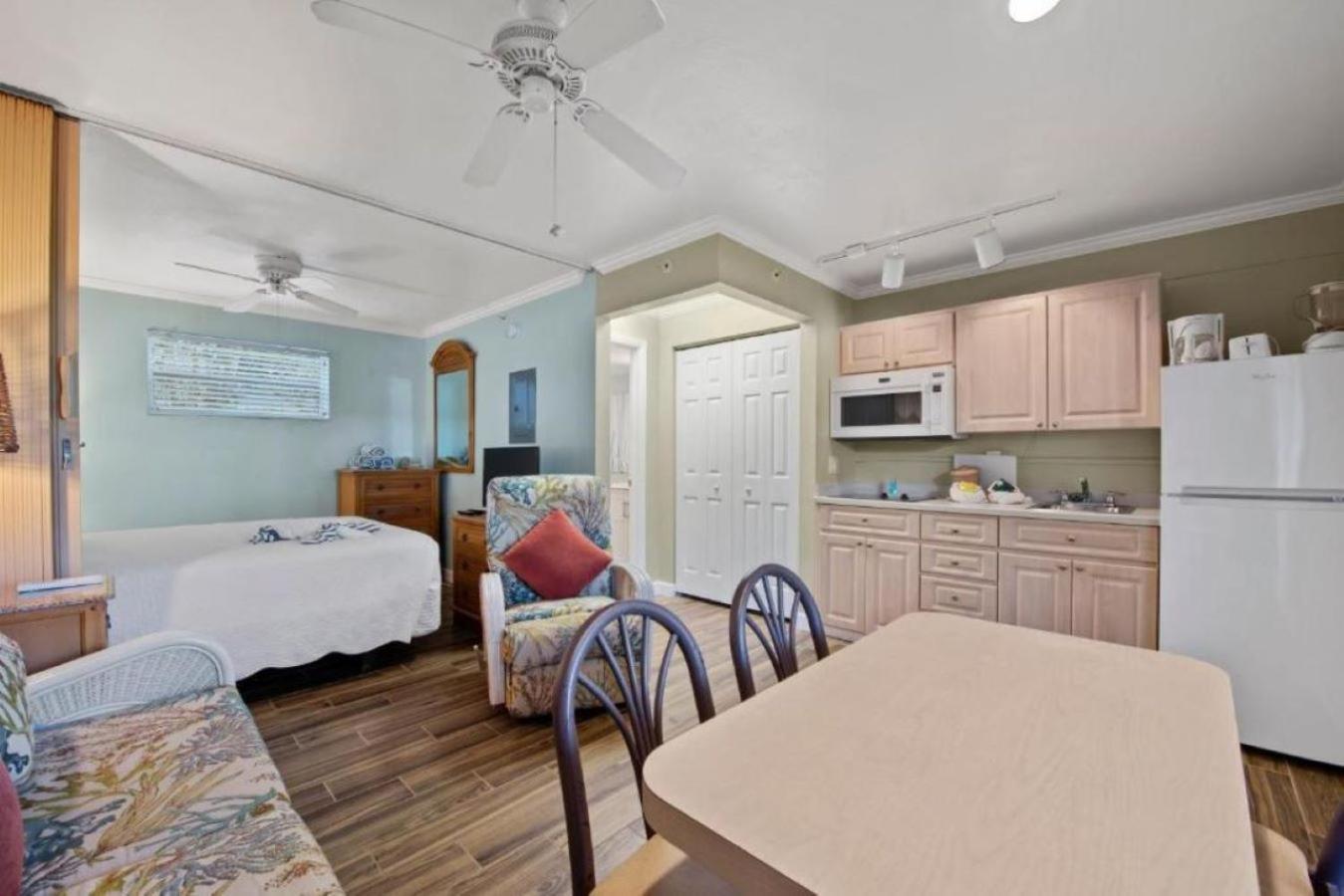 Caribbean Beach Club Fort Myers Beach Bagian luar foto